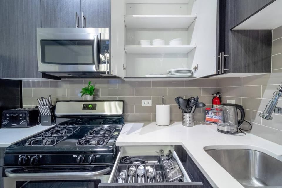 Coffee/tea facilities, Kitchen or kitchenette, dishwasher, minibar, oven, stove, toaster