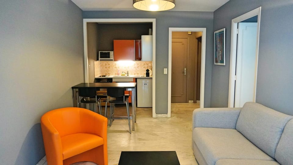 Kitchen or kitchenette, Living room, Dining area