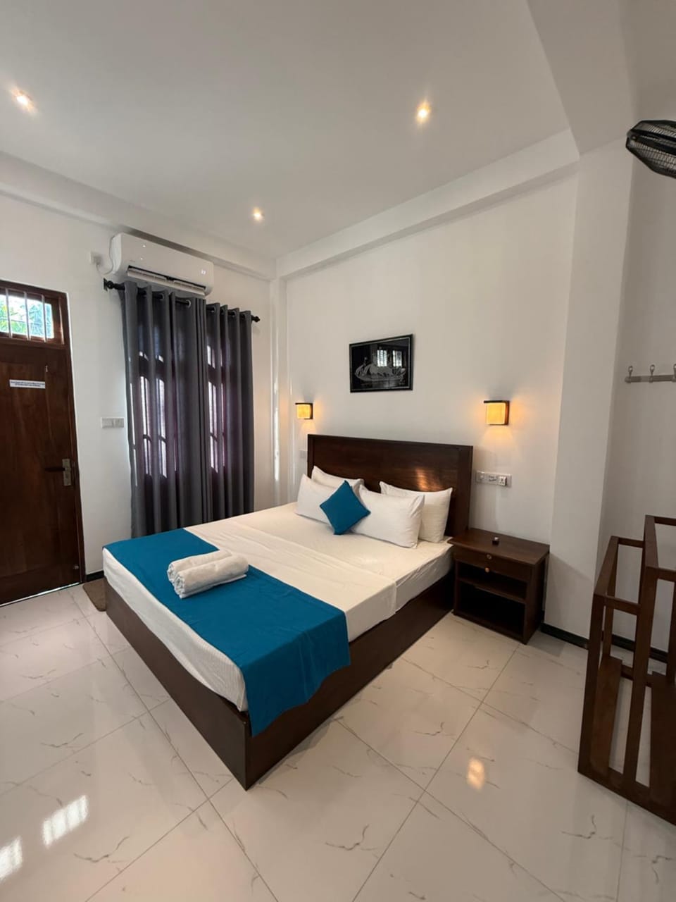 Bed, air conditioner