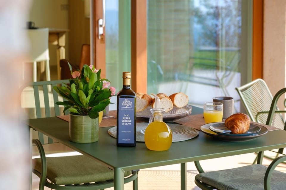 Food and drinks, Seating area