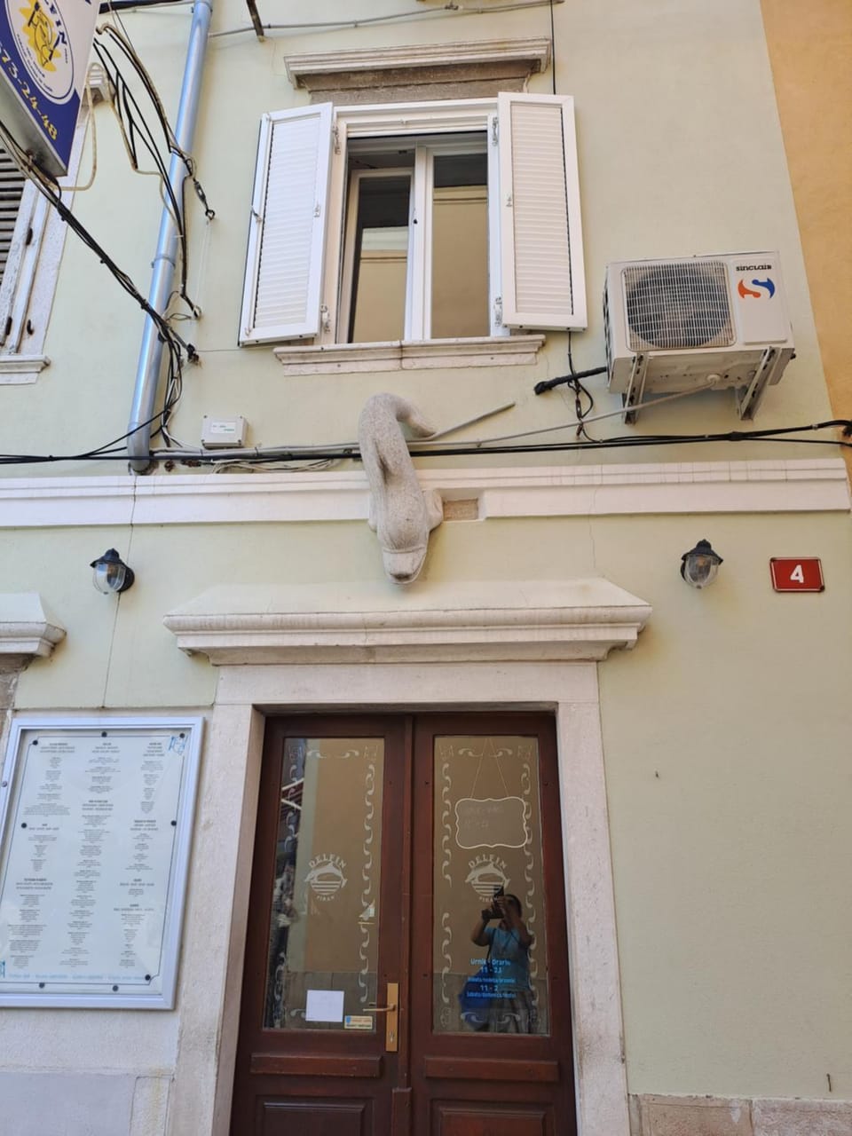 Facade/entrance