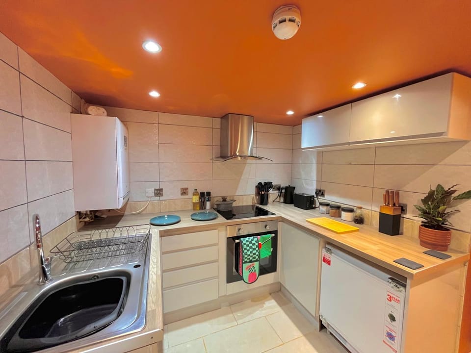 Brecon serviced apartments- Kian Perrott Properties Apartment in Brecon