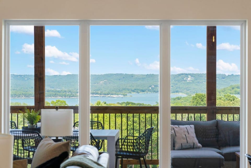 Legacy Lakeside Retreat House in Table Rock Lake