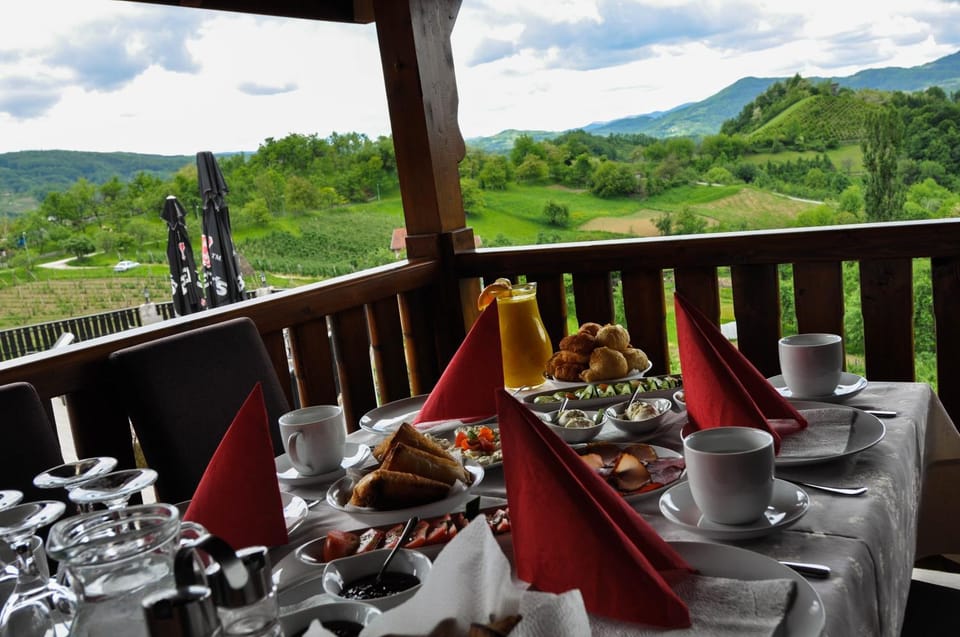 Day, Natural landscape, Food and drinks, Food, Breakfast