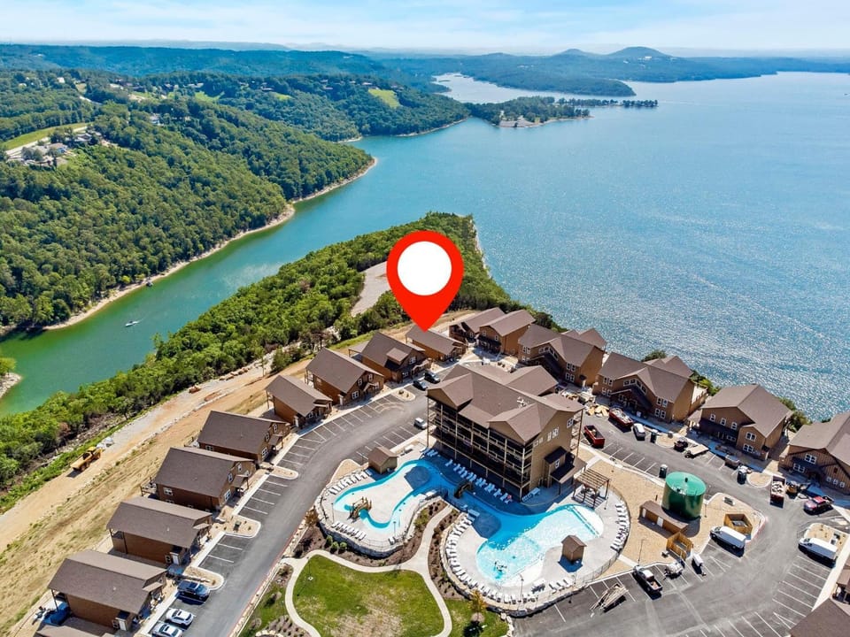 Feels Like Summer House in Table Rock Lake