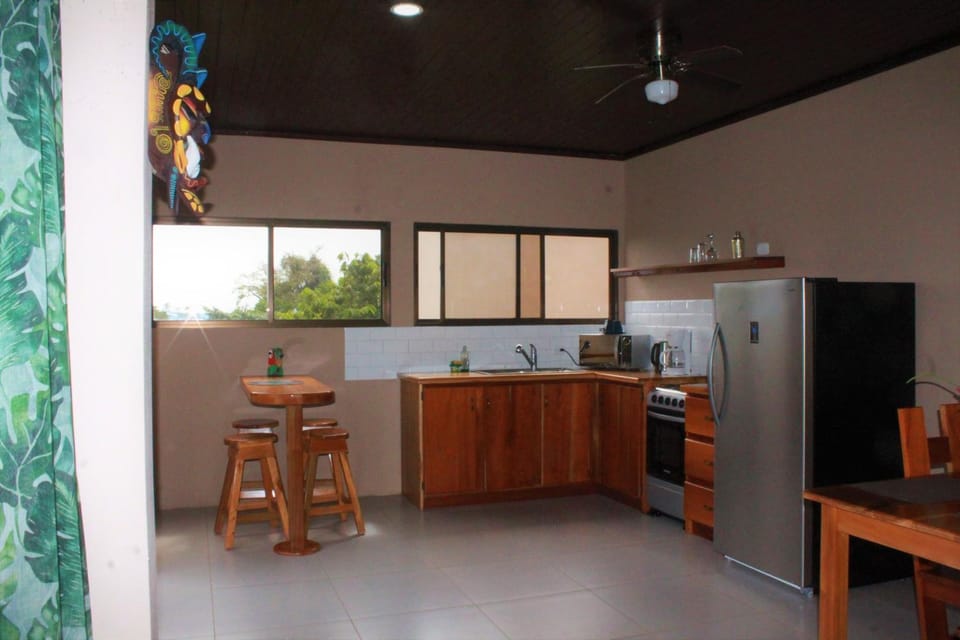 Kitchen or kitchenette, Dining area, oven, stove
