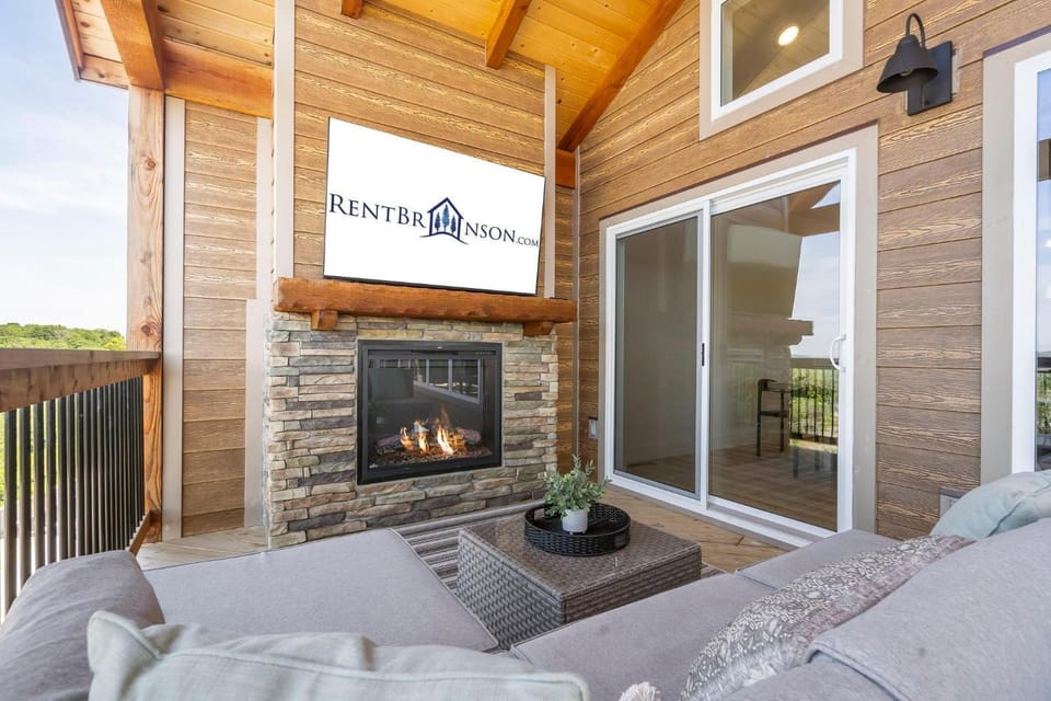 Laketopia Lodge House in Table Rock Lake