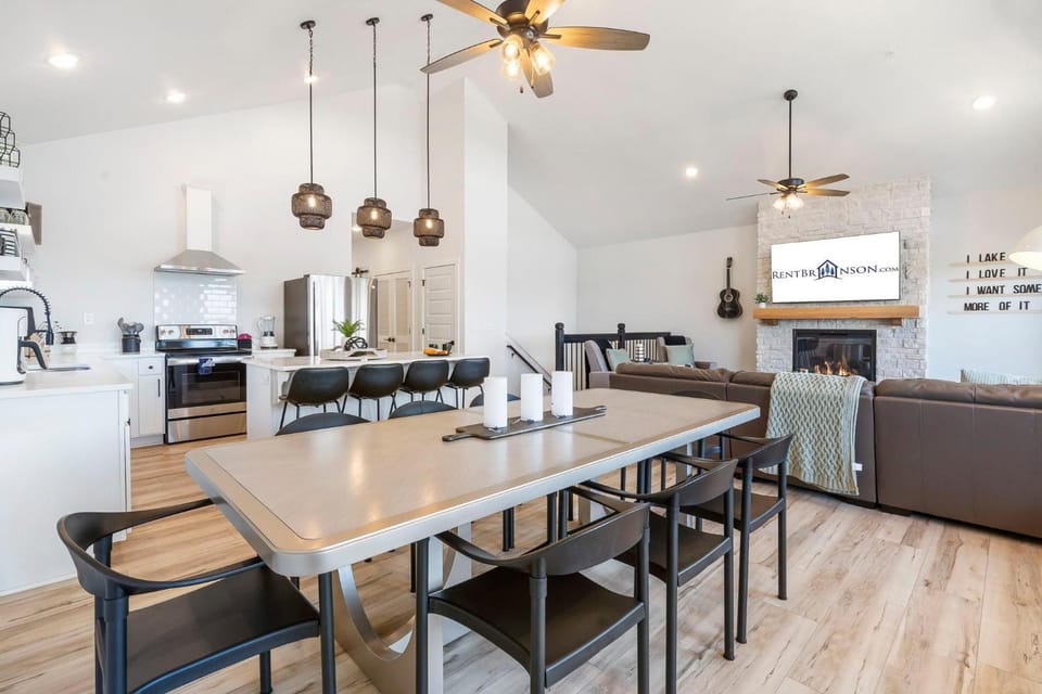 Laketopia Lodge House in Table Rock Lake