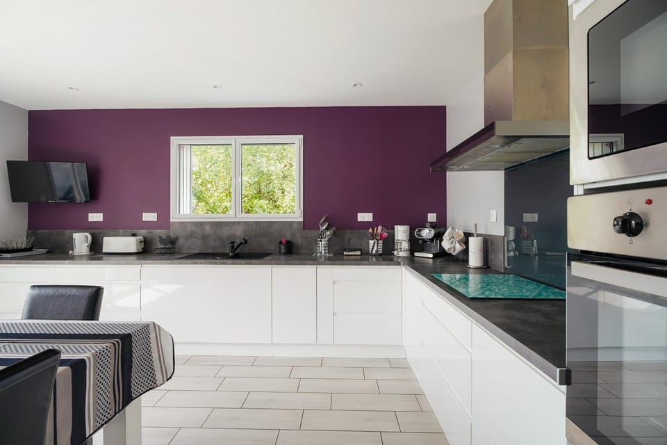 Property building, Kitchen or kitchenette, Living room