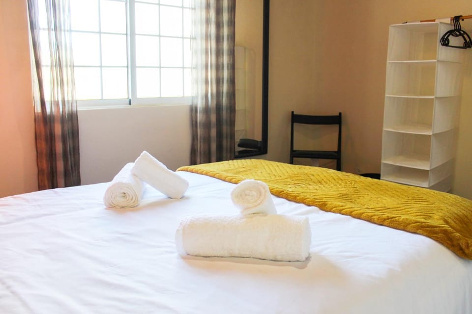 Bed, Photo of the whole room, Bedroom, towels