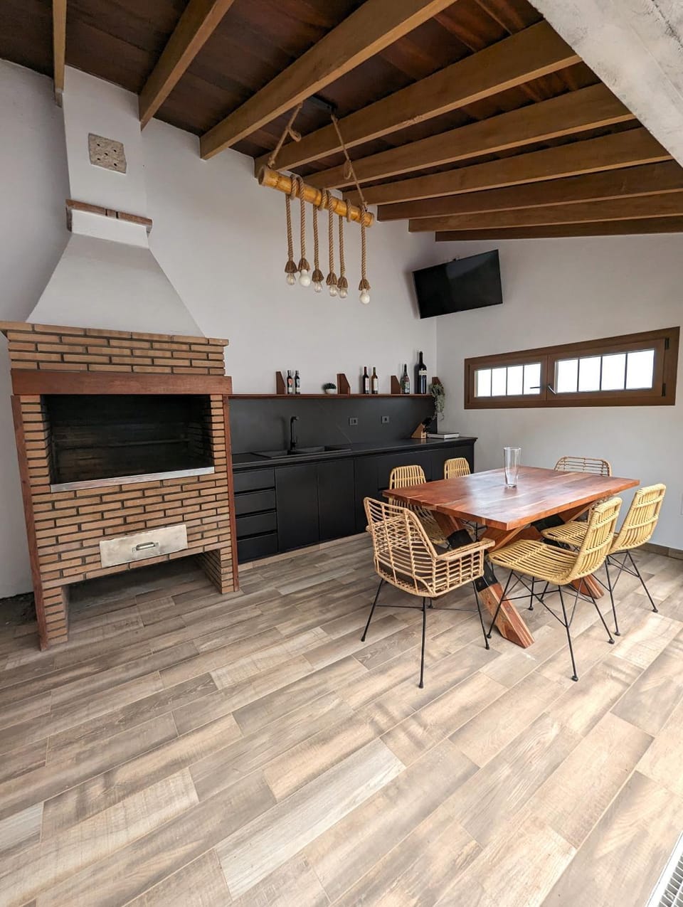 BBQ facilities, Dining area