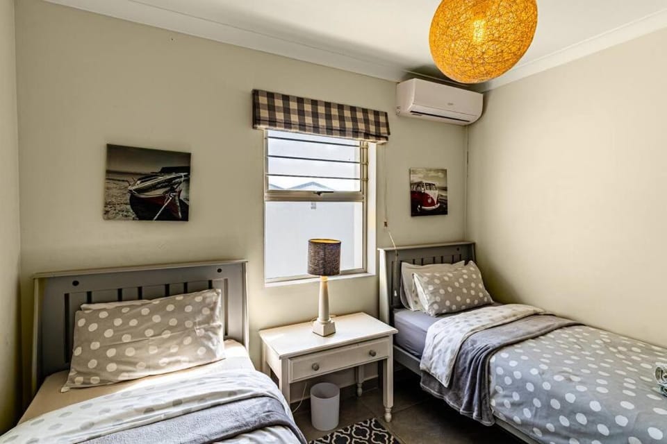 Sunny Beach Front Apartment Apartment in Dolphin Coast
