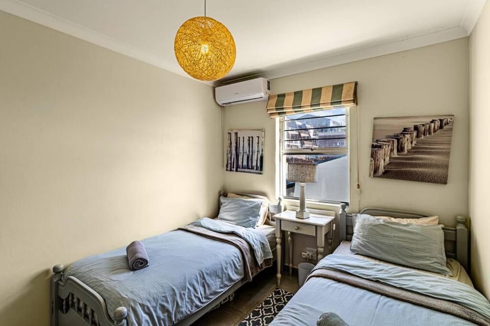 Sunny Beach Front Apartment Apartment in Dolphin Coast