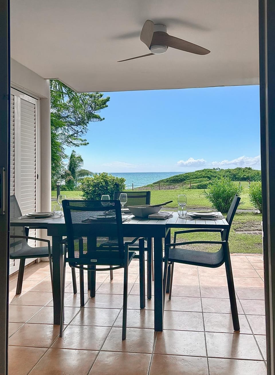 Natural landscape, View (from property/room), Balcony/Terrace, Dining area, Sea view