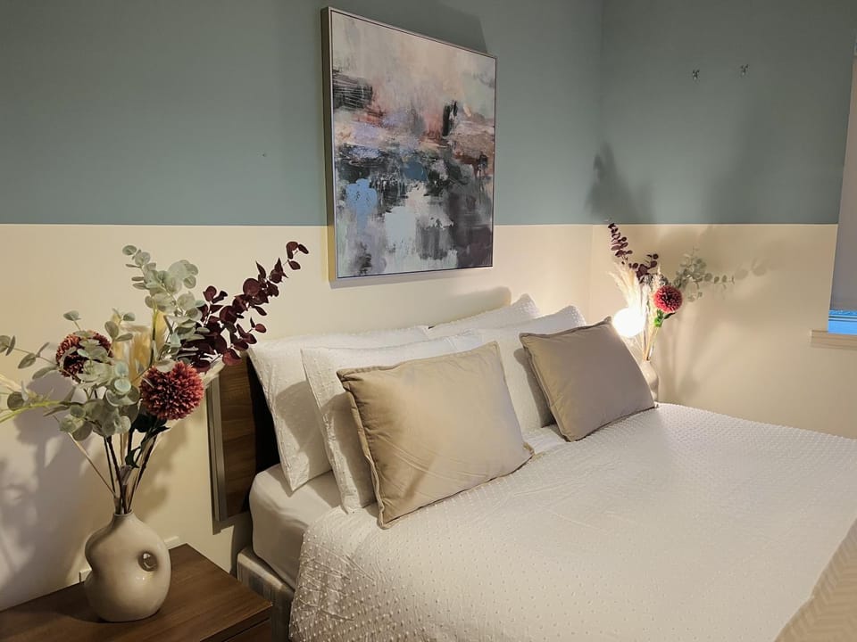 Bed, Photo of the whole room, Bedroom