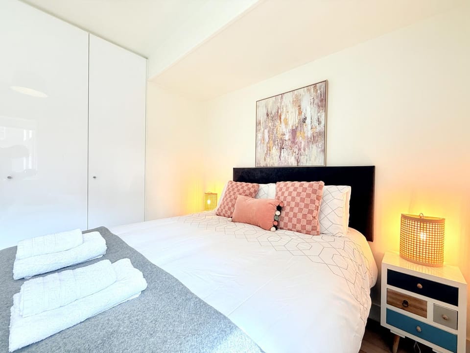 Bed, Photo of the whole room, Bedroom, wardrobe