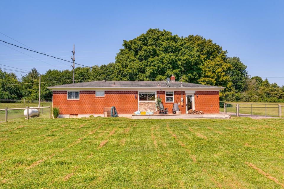 7 Mi to Depot District Pet-Friendly with Fire Pit House in Indiana