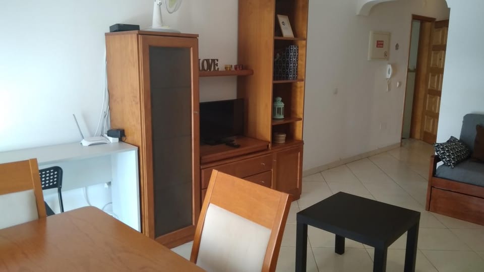 Communal lounge/ TV room, TV and multimedia, Living room, Seating area, Dining area