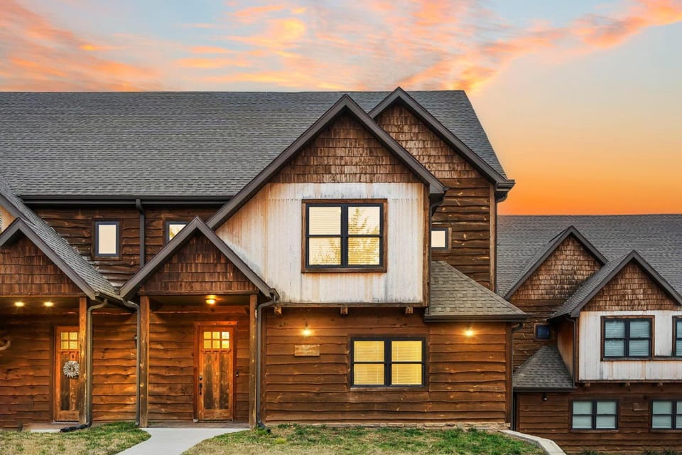 Knot for Reel - Lake Access House in Sunset Cove Township