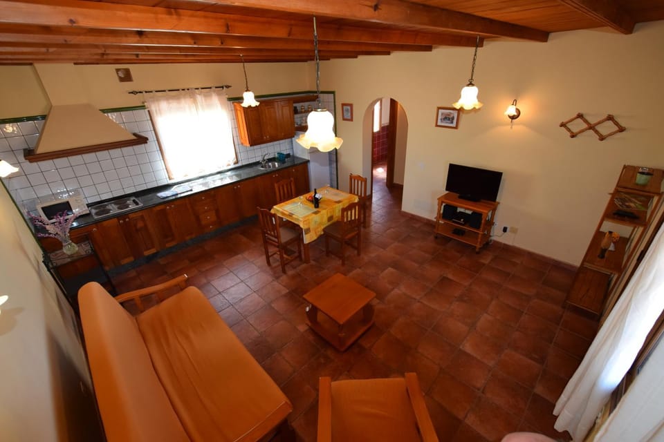 Day, TV and multimedia, Kitchen or kitchenette, Living room, Dining area