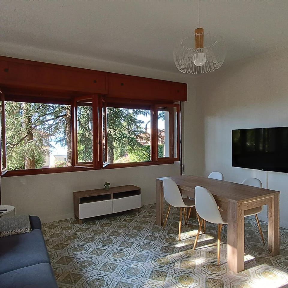 TV and multimedia, Living room, Dining area