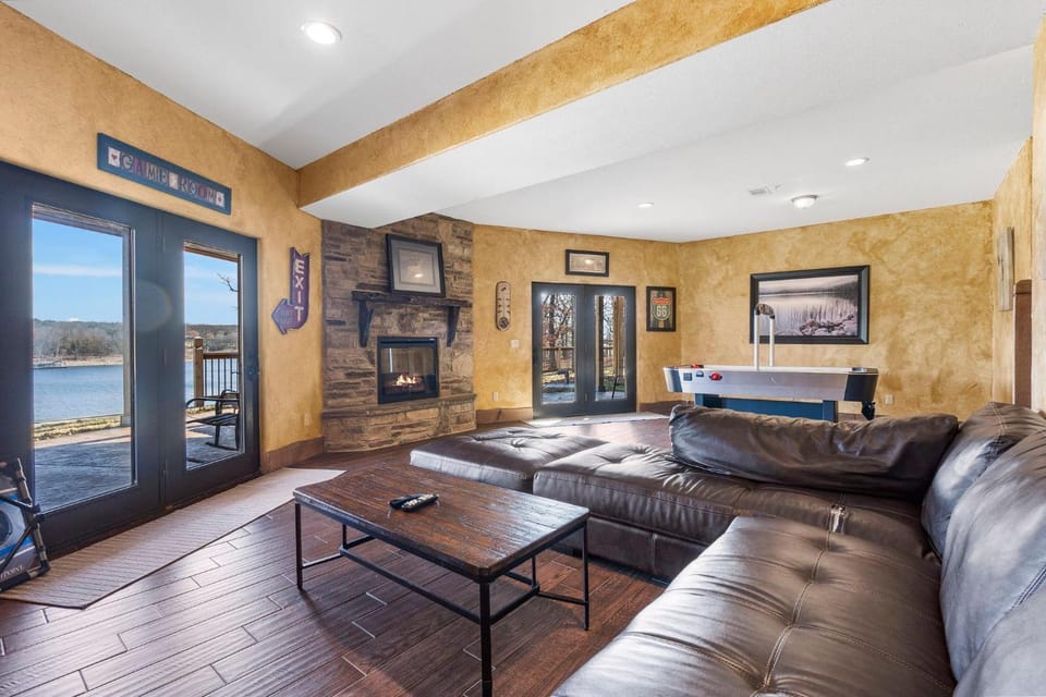 Lakefront Gem w/ Gorgeous Views, Boat Slip, Air Hockey & Close to Silver Dollar City House in Sunset Cove Township