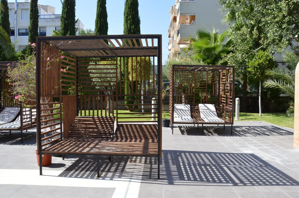 Garden, sunbed