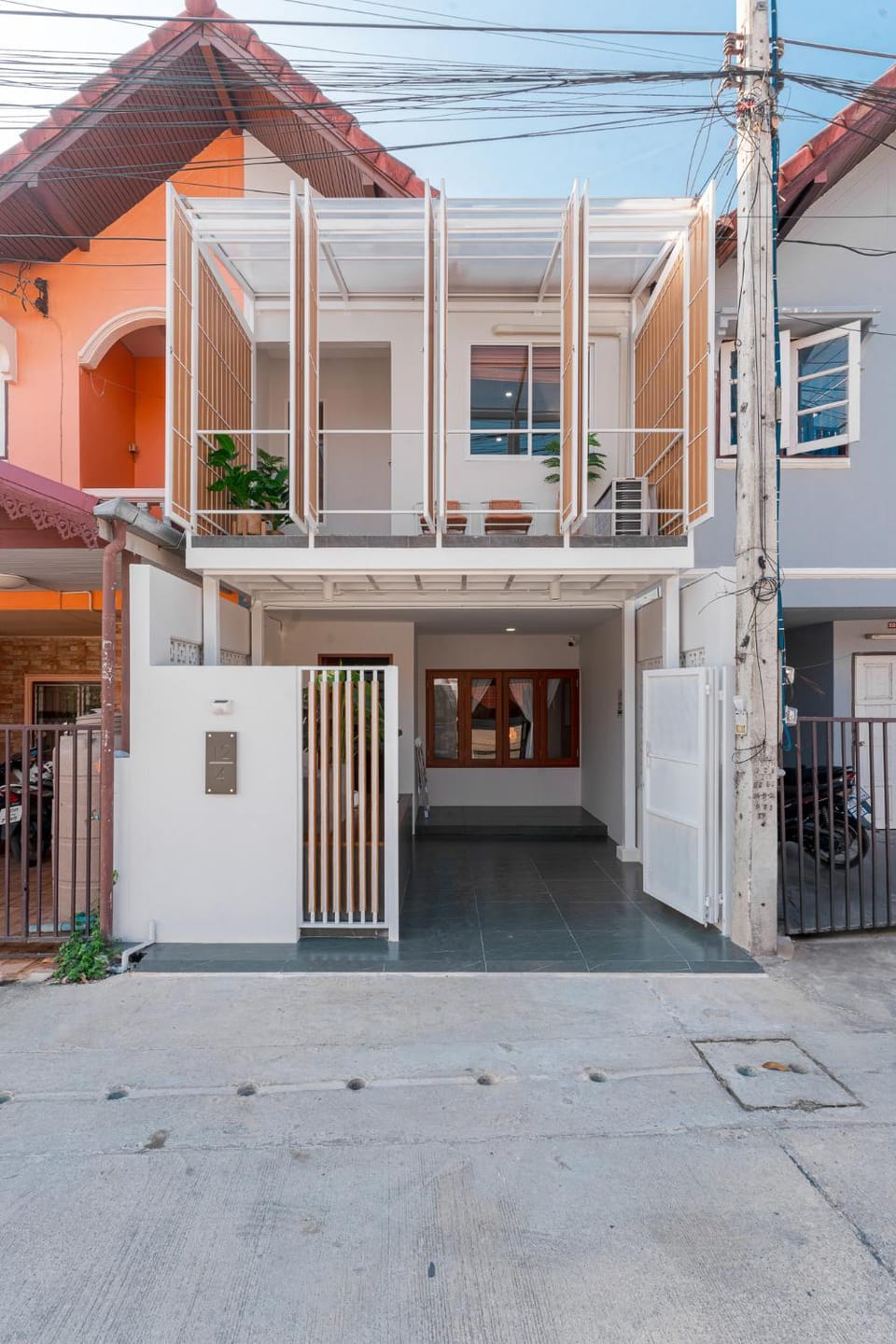 Modern Style Townhome /2BR near CNX moat Apartment in Chiang Mai