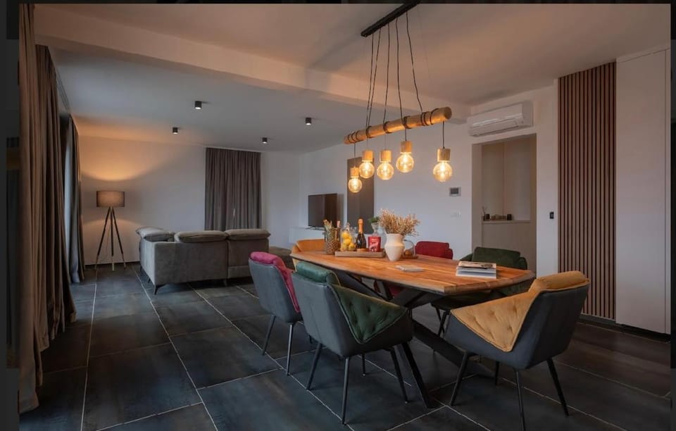 Living room, Seating area, Dining area