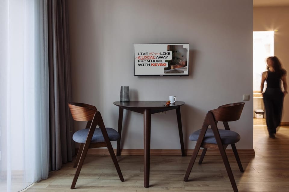 Seating area, Dining area