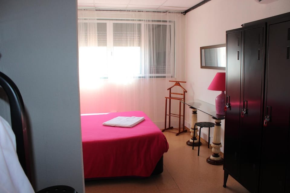 Photo of the whole room, Decorative detail