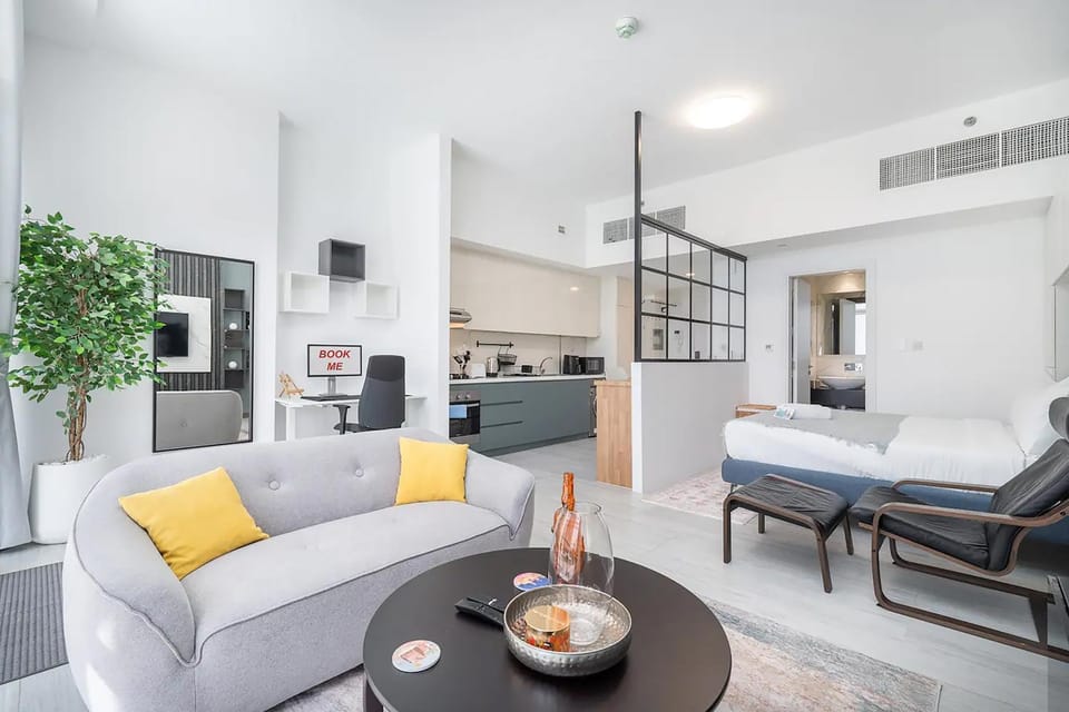 Kitchen or kitchenette, Living room, Seating area, air conditioner