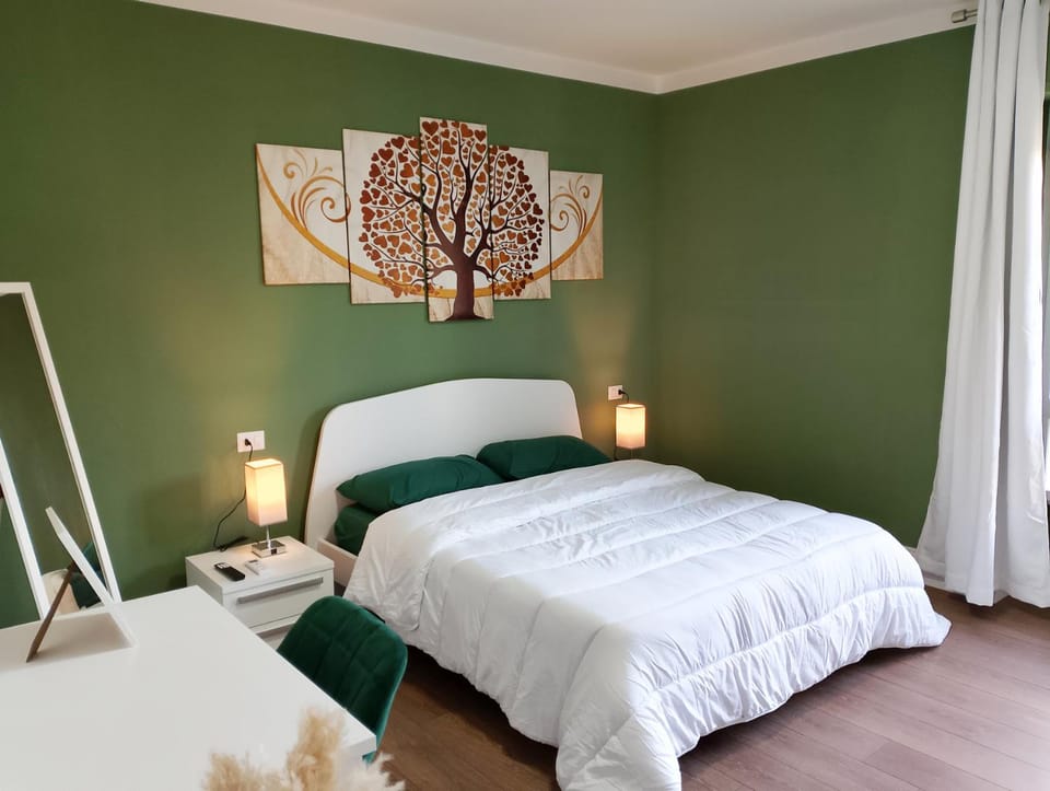 Bed, Decorative detail, Bedroom, locker