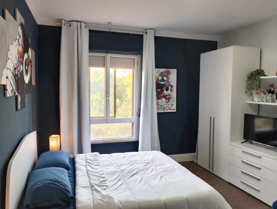 Bed, TV and multimedia, Bedroom, Garden view, Quiet street view, Inner courtyard view, locker, wardrobe