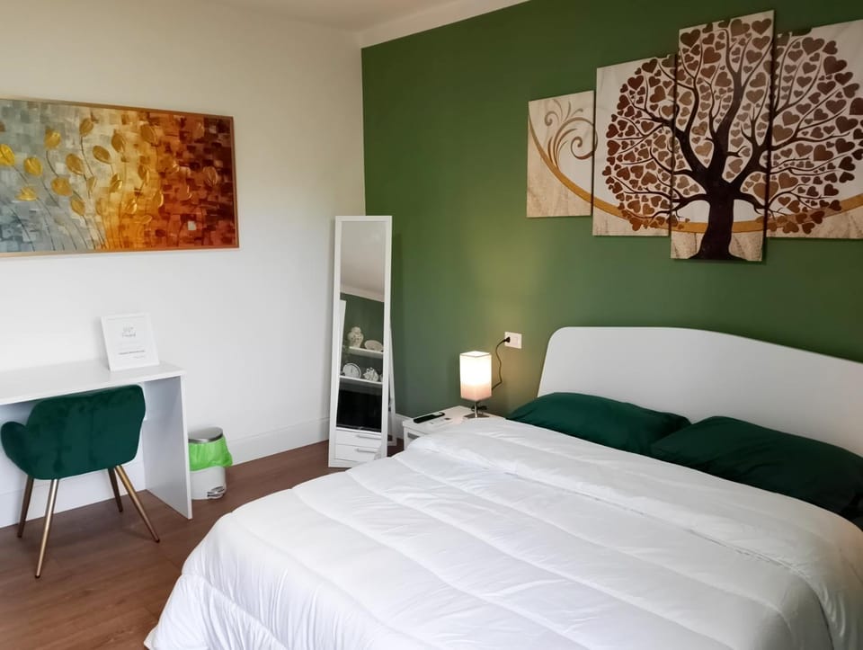 Bed, Decorative detail, Bedroom, locker