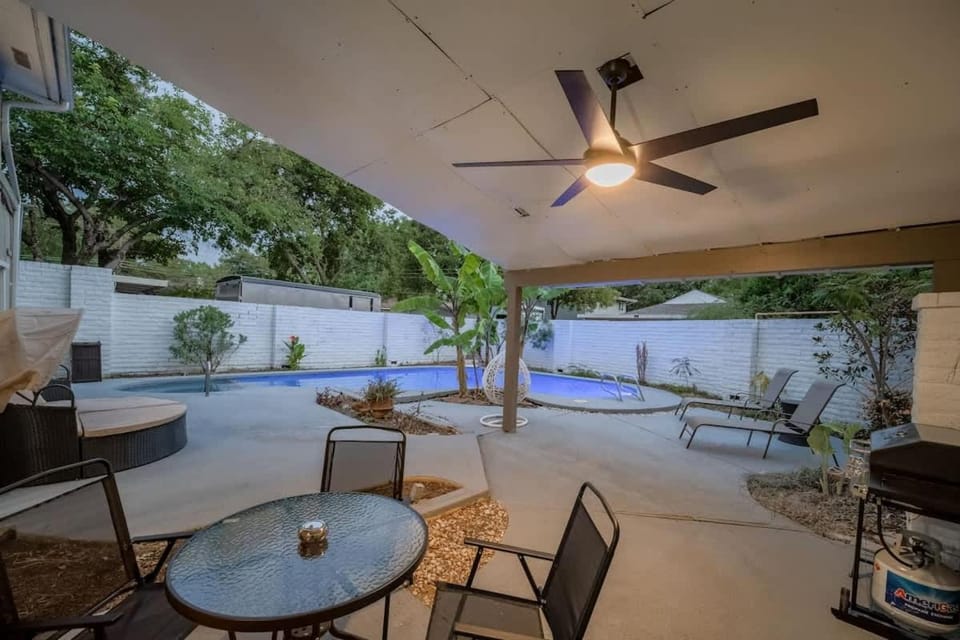 Stunning 5BR 2BA Holiday Home with Private Pool and Cinema House in Garland