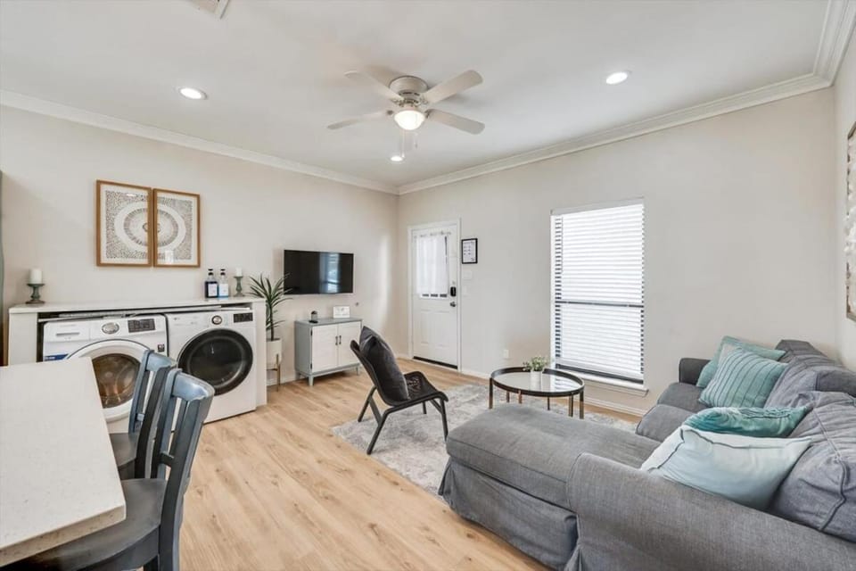 Front Lake Holiday 2BR 1BA Guest Home with Hot Tub House in Rowlett