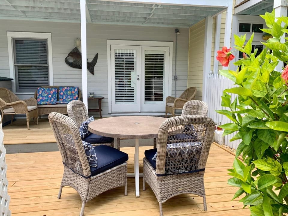 Beautiful Downtown Truman Annex Condo House in Key West