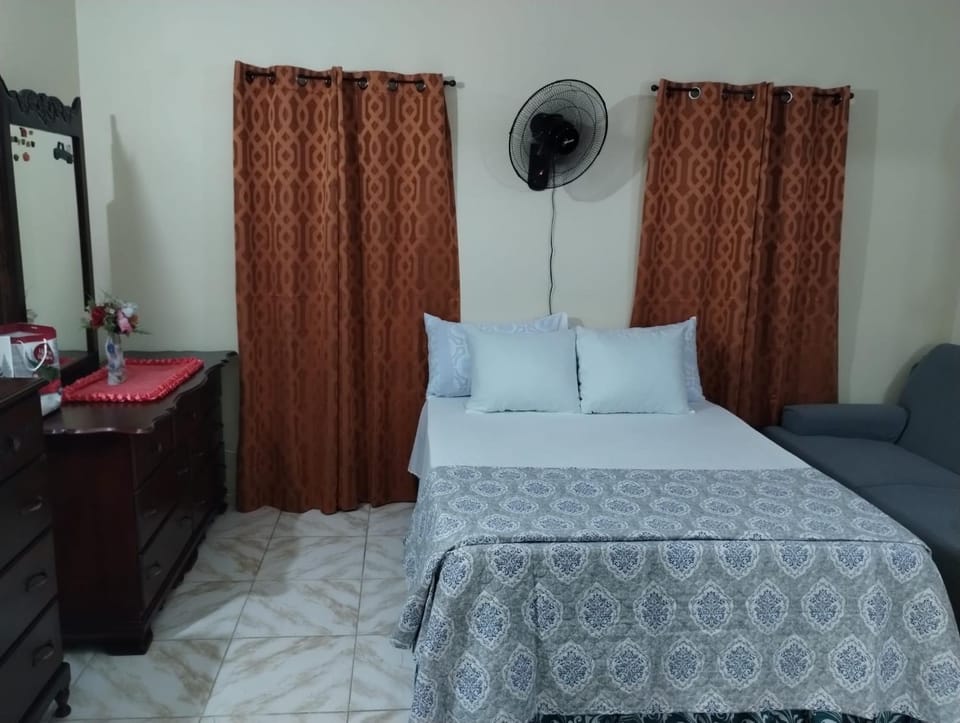 Bed, Photo of the whole room, Bedroom, fireplace