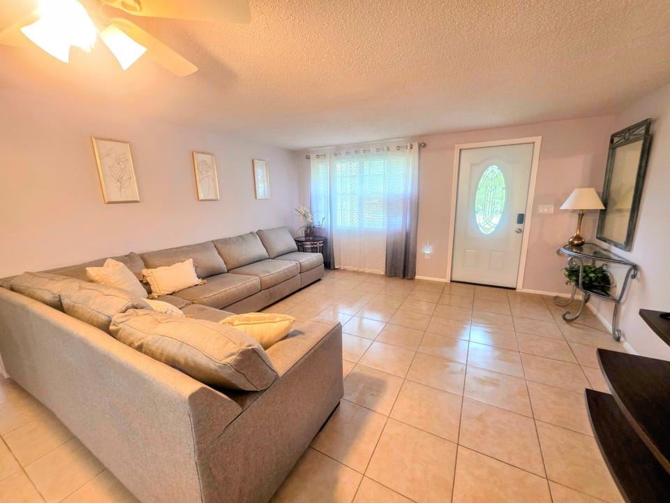 Apartment in Privet House Walk Distance To Beach Apartment in Venice