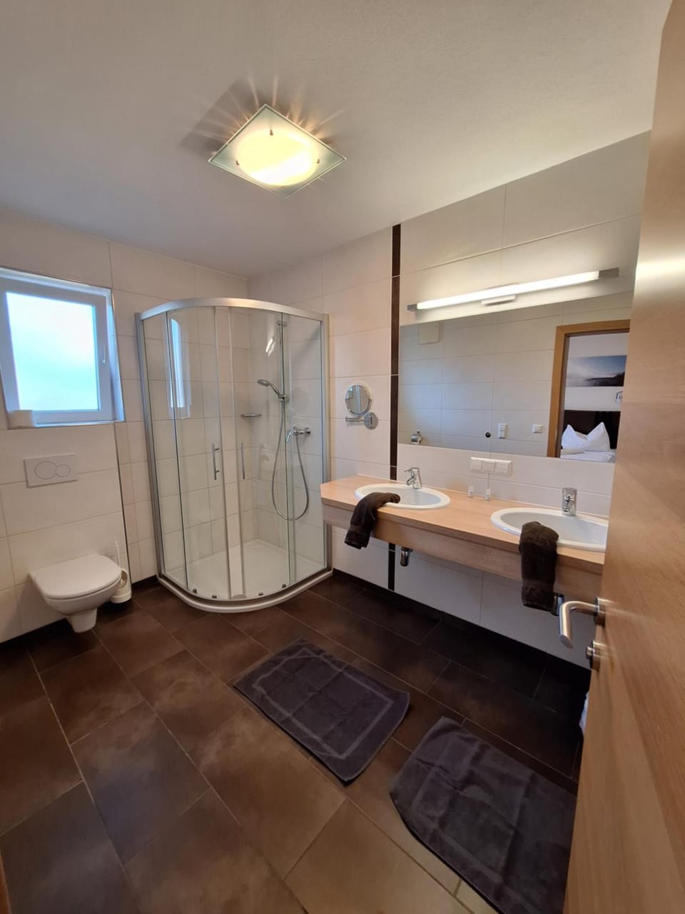 Bathroom, Photo of the whole room, towels