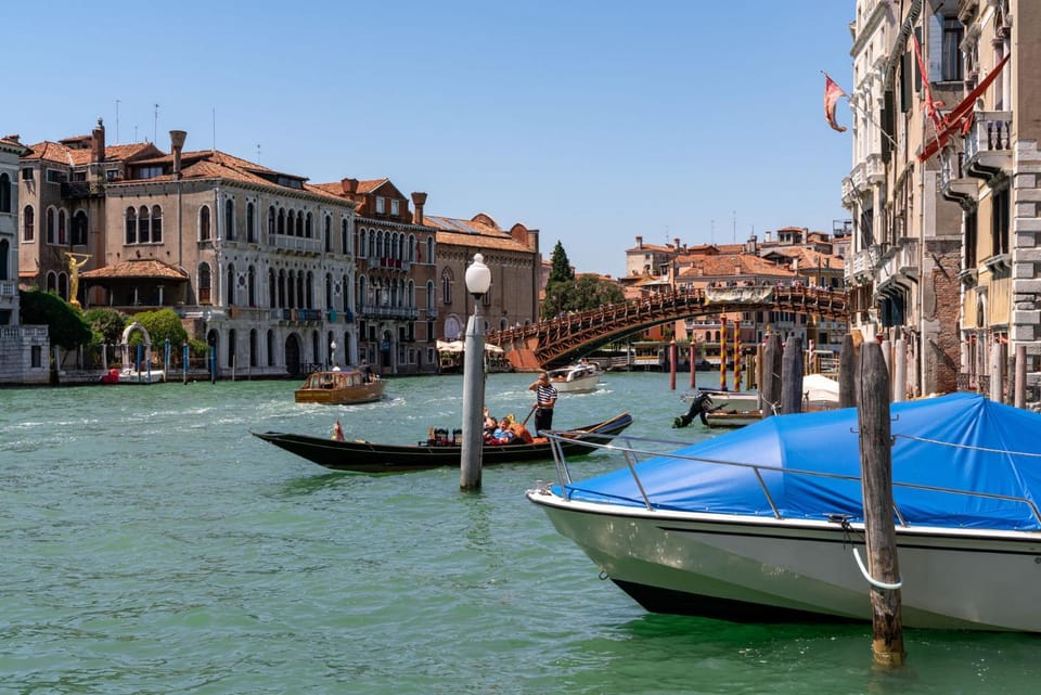 Nearby landmark, Neighbourhood