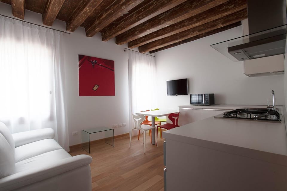 Day, Living room