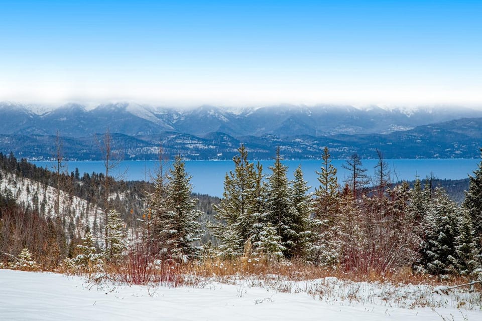 La Tierra Lodge House in Flathead Lake