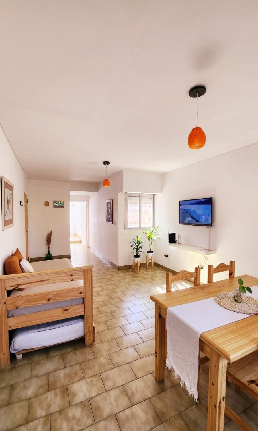 Communal lounge/ TV room, TV and multimedia, Kitchen or kitchenette, Living room, Dining area, Evening entertainment