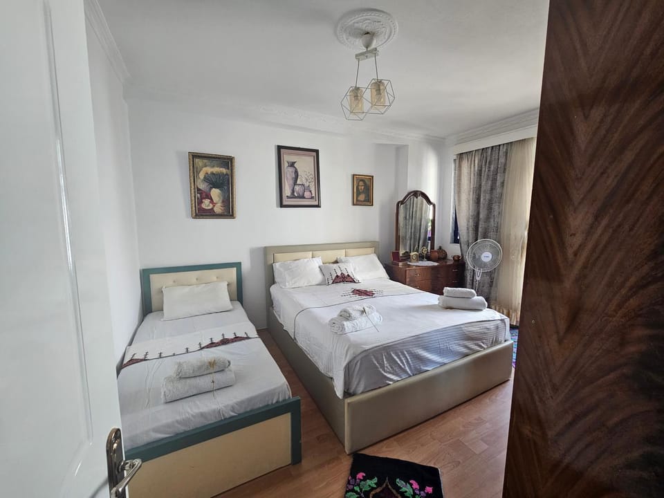 Photo of the whole room, Bedroom, towels