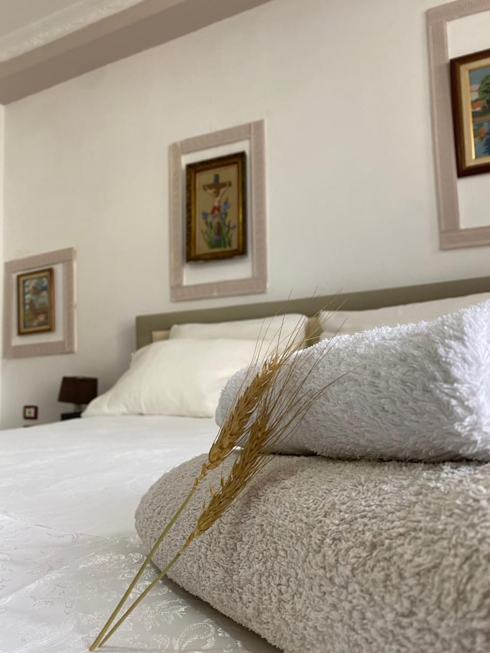 Bed, Decorative detail, Bedroom