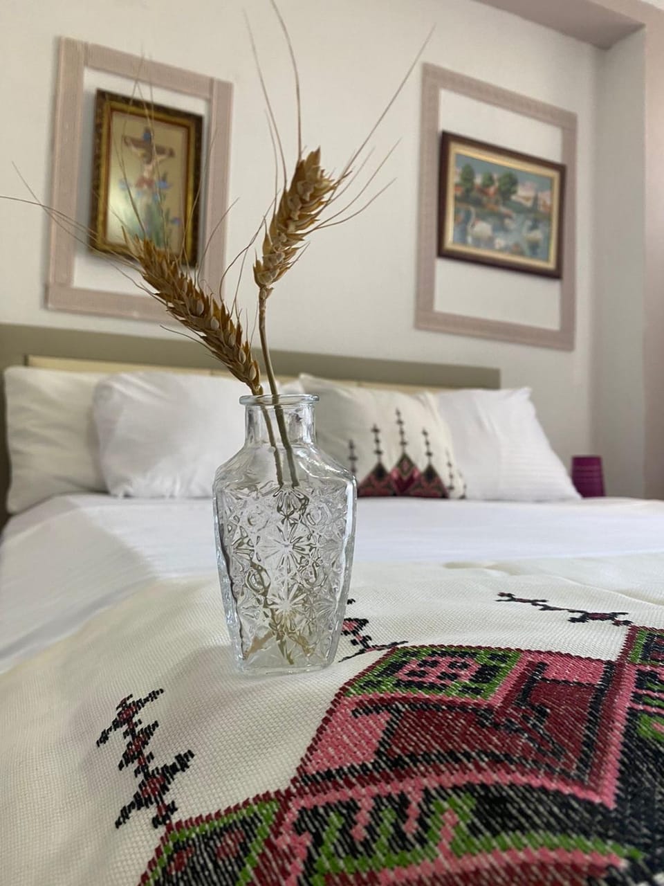 Photo of the whole room, Decorative detail, Bedroom