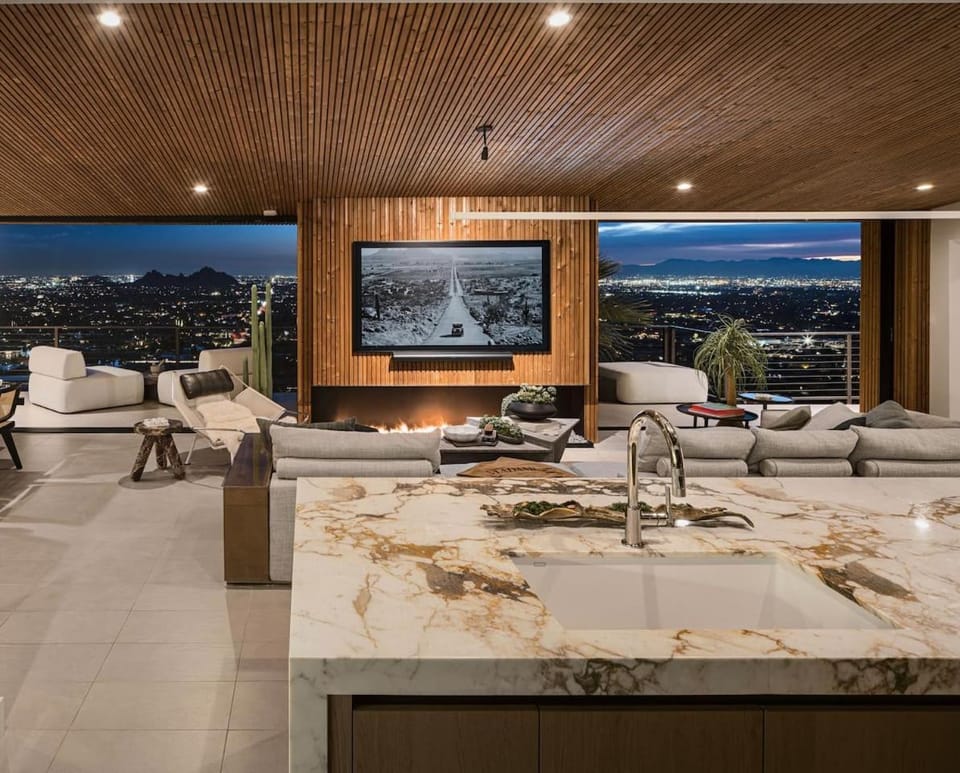 Skyeview - Award-Winning Mountaintop Oasis Villa in Paradise Valley