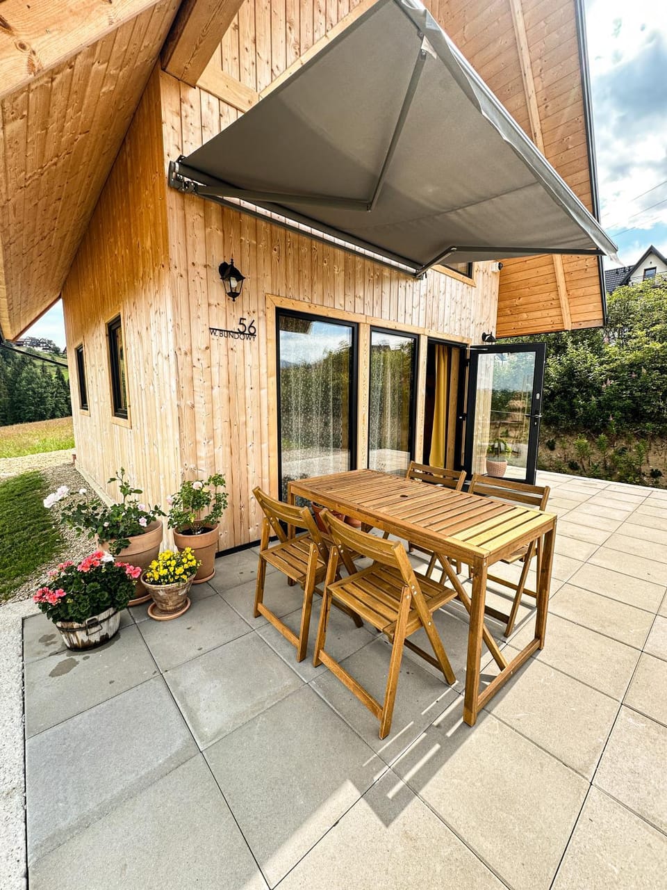 Property building, Day, Balcony/Terrace, furniture